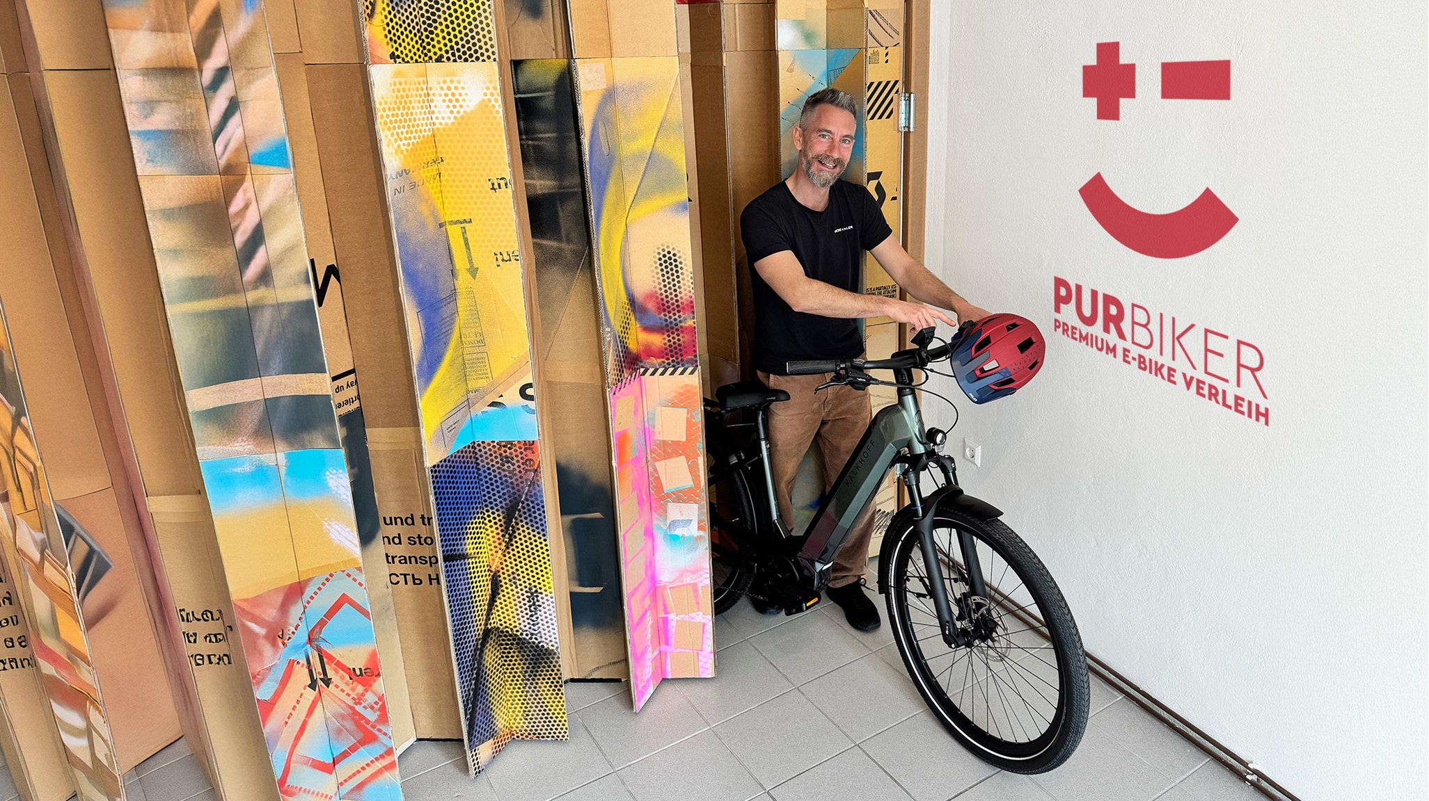 Wendelin Fortner of PurBiker with a Kalkhoff e-bike at the premium e-bike rental shop in Purbach am Neusiedler See